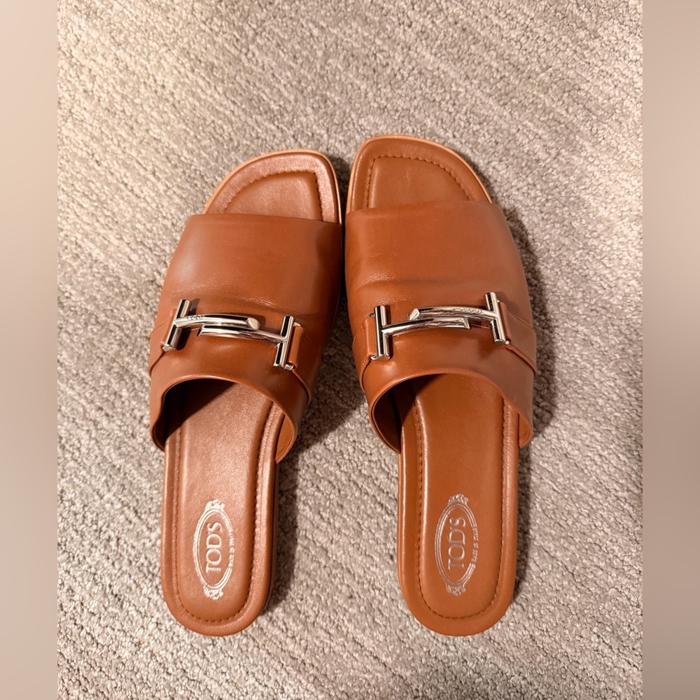 Tod's Tan Leather Slide Sandals with Silver Accent
